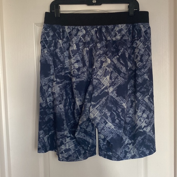 Lululemon Shorts - Picture 2 of 4